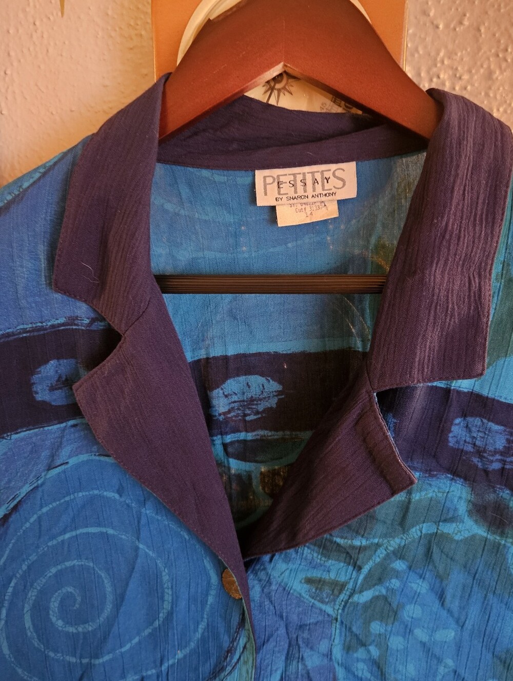 Abstract Pattern 3 Button Collard Shirt - Picture 3 of 4